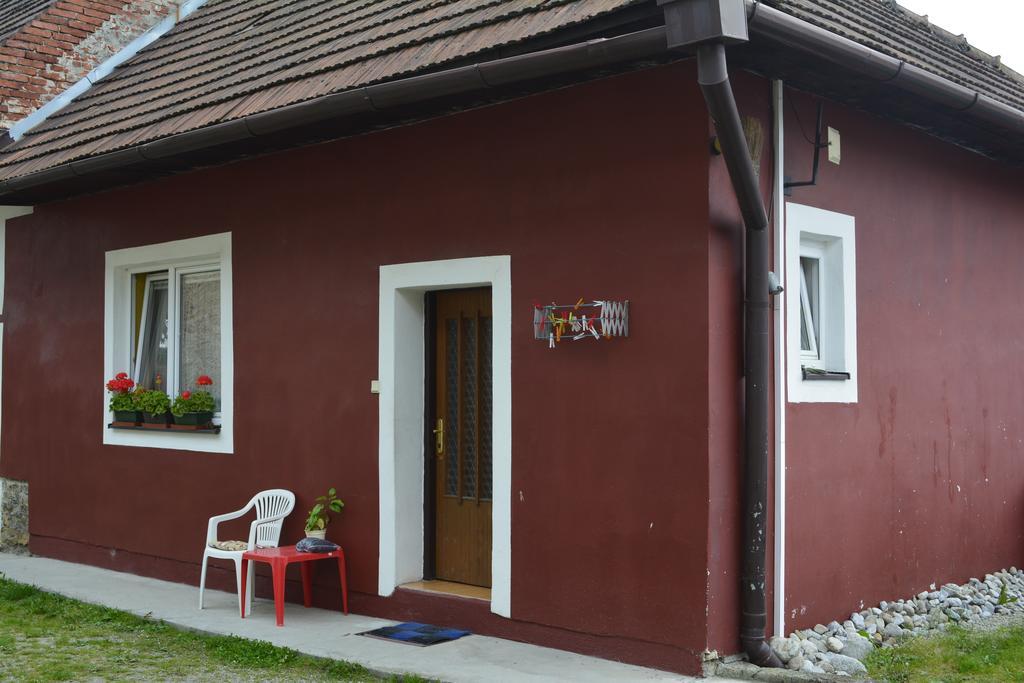 Begonia-Dom S Jednou Spalnou Bešeňová Szoba fotó